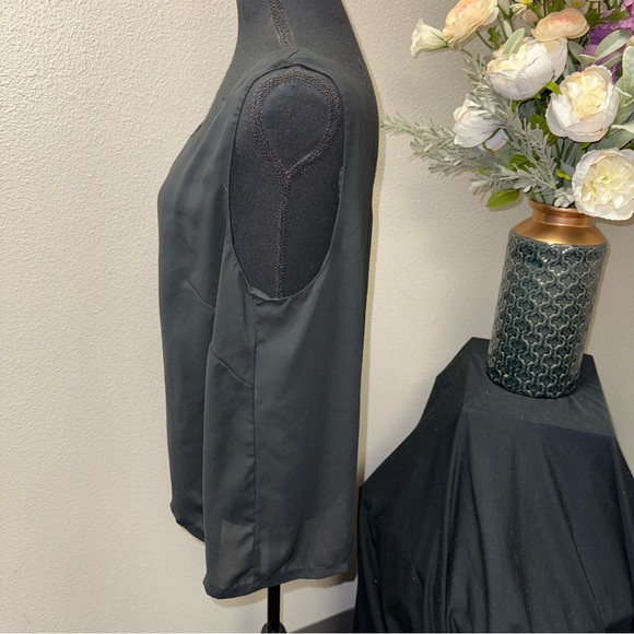 Josephine Woman Black Chiffon Sleeveless Blouse Classic Flowy Top - Picture 8 of 8